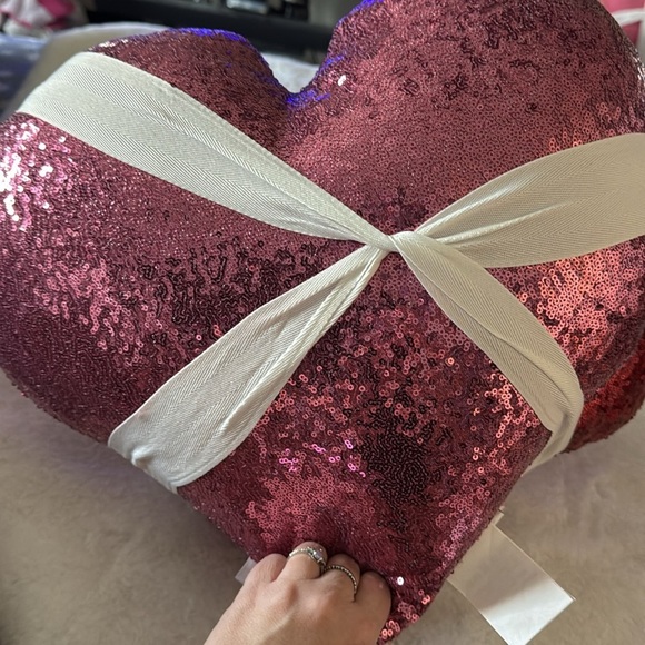 Isaac Mizrahi valentine’s Day, sequent, Heart Shaped Accent Pillow ♥️🩷 - Picture 5 of 6